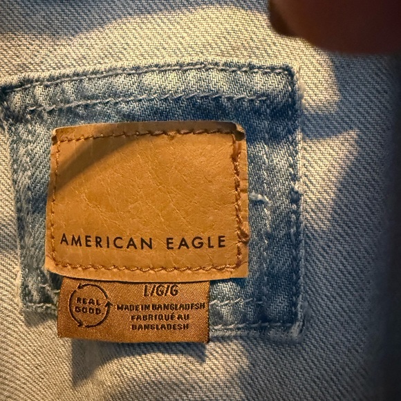 American Eagle Outfitters Light Wash Denim Jacket - Picture 2 of 3